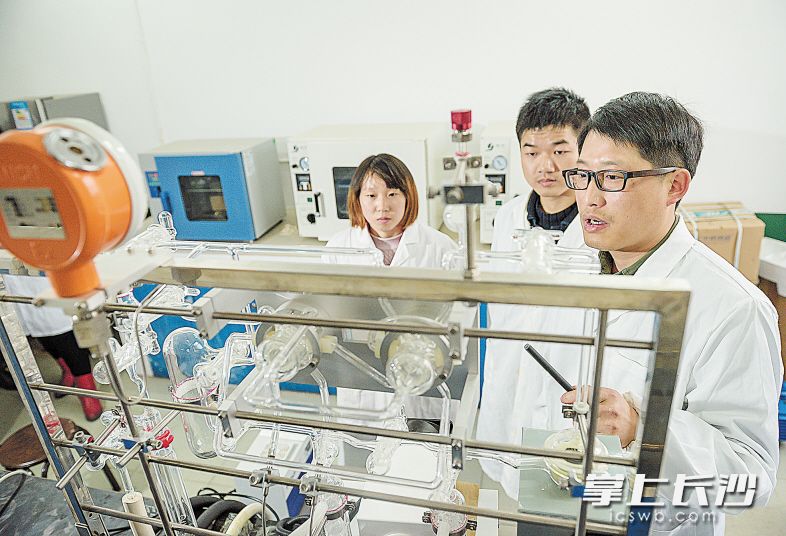 截至今年5月,18新利网官网「中国」官方网站拥有省“十二五”重点建设学科4个、省重点实验室1个、省高校重点实验室1个。 截至今年5月,18新利网官网「中国」官方网站拥有省“十二五”重点建设学科4个、省重点实验室1个、省高校重点实验室1个。